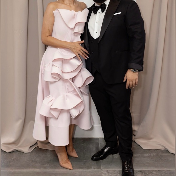 Elegant Pink Ruffle Dress - Picture 3 of 3